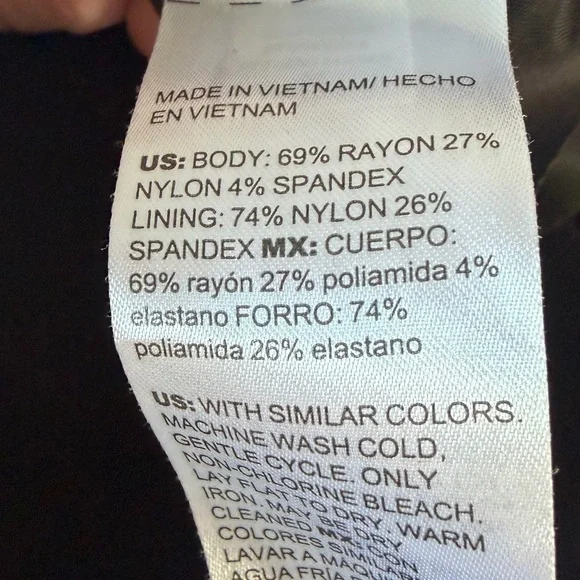 Chico's Black Minimalist Knit Trousers With Stylish Pockets Trimmed In Gold Sz 4 - Picture 4 of 4